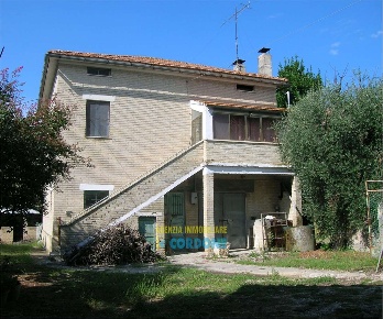 Foto Rustico a Grottazzolina di 180 m² con 5 locali in vendita