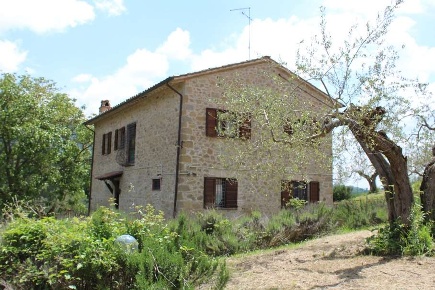 Foto Rustico a Perugia di 240 m² con 8 locali in vendita