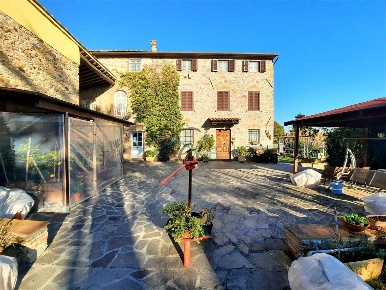 Foto Rustico in via di san ginese 71, Capannori di 500 m² con 20 locali