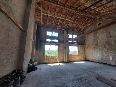 Foto Rustico in via codelli, Mossa di 102 m² con 4 locali in vendita