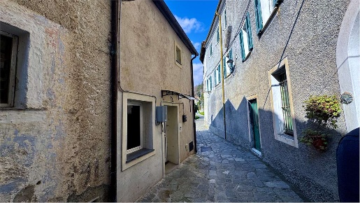 Foto Rustico in via Panizzara 13, Erli Centro di 83 m² con 3 locali