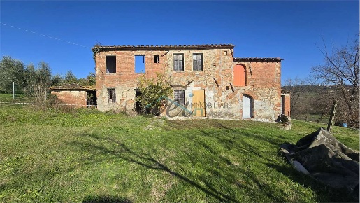 Foto Rustico in Via di Montecarlo 3, Montecarlo Centro di 350 m² in vendita