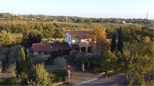Foto Rustico a Foiano della Chiana di 251 m² con 10 locali in vendita