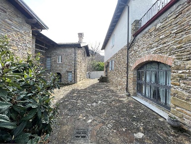 Foto Rustico in Via Luigi Mazzari, Travo di 700 m² con 18 locali in vendita