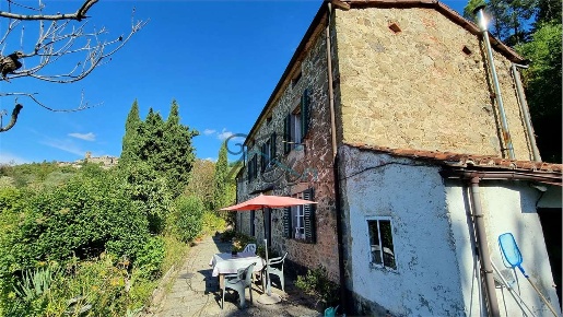 Foto Rustico a Pescia di 142 m² con 6 locali in vendita