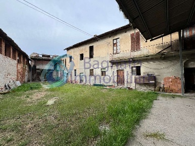 Foto Rustico in Vicolo Vincenzo Bellini, Sozzago di 572 m² con 7 locali