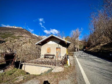 Foto Rustico in Frazione Val, Nus di 60 m² con 5 locali in vendita