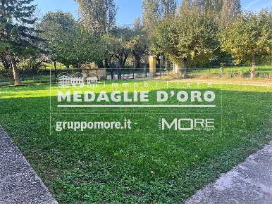 Foto Rustico in Strada Tre Olmi 30, Modena Madonnina - Tre Olmi di 552 m²