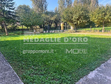 Foto Rustico in Strada Tre Olmi 30, Modena Madonnina - Tre Olmi di 552 m²