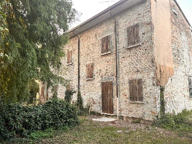 Foto Rustico a Mantova di 150 m² con 7 locali in vendita
