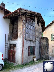 Foto Rustico in Via Alserio, Erba Centro di 106 m² con 2 locali in vendita