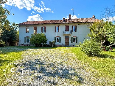 Foto Rustico in Via Vignole  62, Montafia di 364 m² con 11 locali