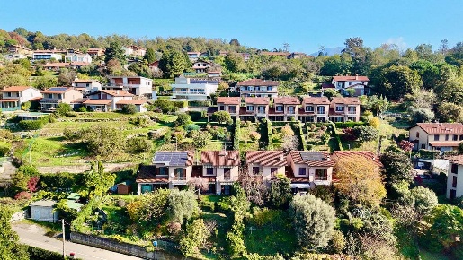 Foto Villa a schiera in Via Moroni 14, Besozzo Centro di 210 m² in vendita