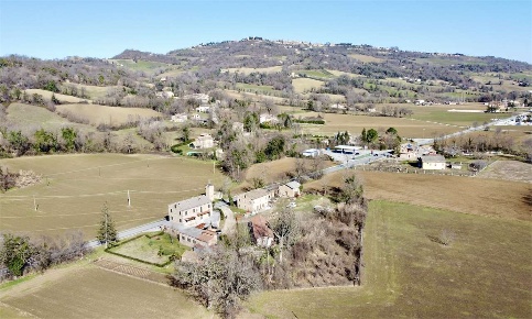 Foto Rustico in Località Santa Croce, San Ginesio di 440 m² con 20 locali