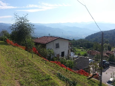 Foto Rustico a Camporgiano Centro di 180 m² con 8 locali in vendita