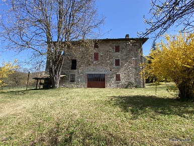 Foto Rustico a Canossa di 570 m² con 11 locali in vendita
