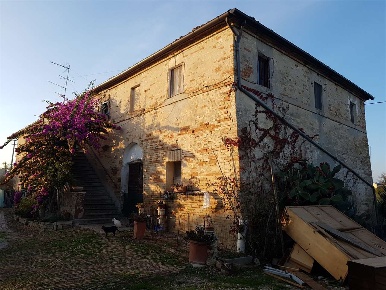 Foto Rustico a Sant'Elpidio a Mare di 800 m² con 20 locali in vendita