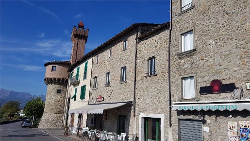 Foto Rustico in Via Marconi, Castiglione di Garfagnana Centro di 350 m²