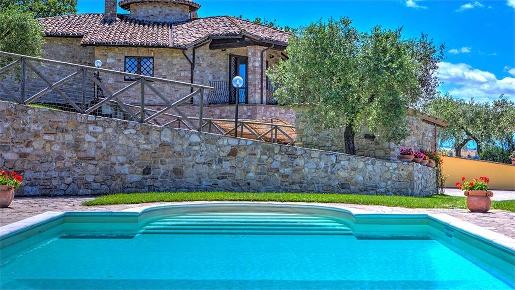 Foto Rustico in strada provinciale 39, Todi di 240 m² con 9 locali