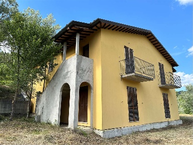 Foto Rustico in Località Maquignano, Nocera Umbra di 220 m² con 18 locali