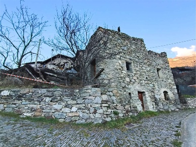 Foto Rustico in MANDOLLAZ, Nus Centro di 60 m² con 3 locali in vendita