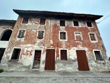Foto Rustico a Oderzo di 300 m² con 10 locali in vendita