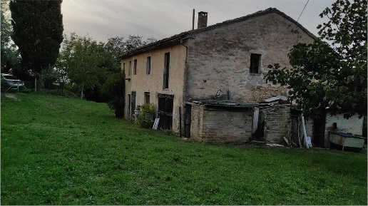 Foto Rustico in VIA DEL MONTICELLO, Osimo Centro di 300 m² con 6 locali