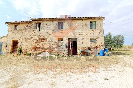 Foto Rustico a Recanati di 148 m² con 6 locali in vendita
