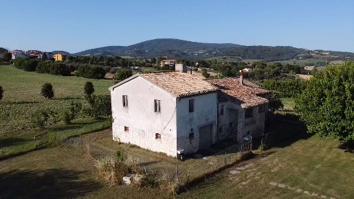Foto Rustico a Camerano di 390 m² con 10 locali in vendita