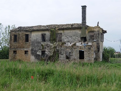 Foto Rustico a Oderzo di 250 m² con 10 locali in vendita