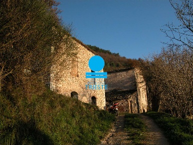 Foto Rustico a Piobbico di 450 m² con 10 locali in vendita