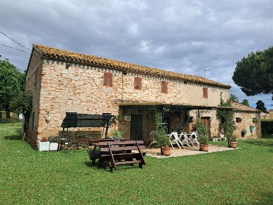 Foto Rustico in via Alberici snc, Montemarciano di 270 m² con 1 locali