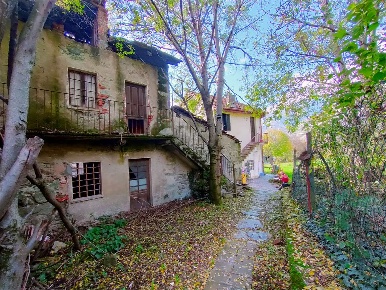 Foto Rustico in Frazione Renard, Saint-Vincent Centro di 300 m² in vendita