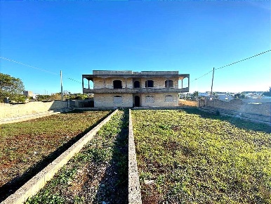 Foto Rustico a Casarano di 400 m² con 12 locali in vendita