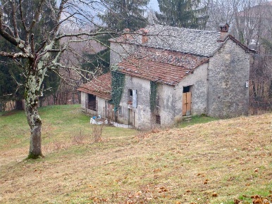 Foto Rustico a Rota d'Imagna di 440 m² con 10 locali in vendita