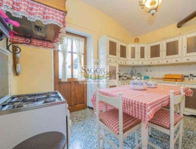 Foto Rustico in Piazza Fontana 1, Rorà Centro di 70 m² con 5 locali