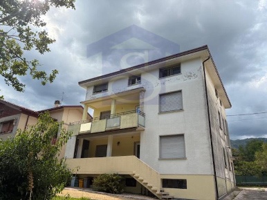 Foto Appartamento a Aviano Aviano Castello di 95 m² con 5 locali in vendita