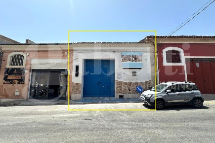 Foto Negozio in Via MIRAMARE 104, Avola Centro di 151 m² con 2 locali