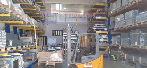 Foto Capannone industriale a Casoria Centro di 220 m² con 4 locali