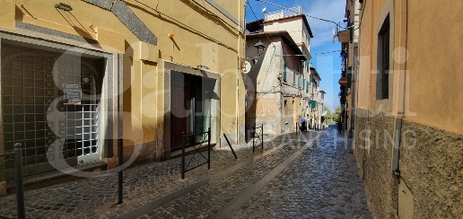 Foto Negozio in Via umberto I 13, Monte Porzio Catone Centro di 120 m²