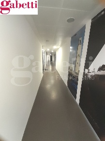 Foto Ufficio a Poggibonsi Centro di 363 m² con 1 locali in affitto