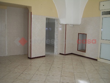 Foto Negozio in Via Roma 110, Sava di 67 m² in vendita