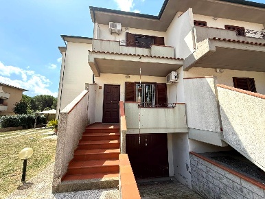 Foto Casa indipendente a Scarlino Scarlino Scalo di 130 m² con 8 locali