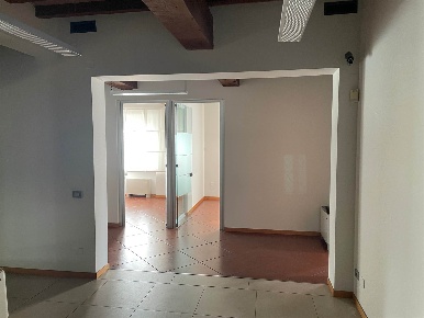 Foto Ufficio a Modena Sacca - Stazione di 226 m² con 8 locali in affitto
