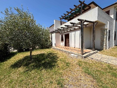 Foto Villa bifamiliare a Campofelice di Roccella di 90 m² con 4 locali