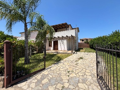 Foto Villa bifamiliare a Campofelice di Roccella di 85 m² con 4 locali