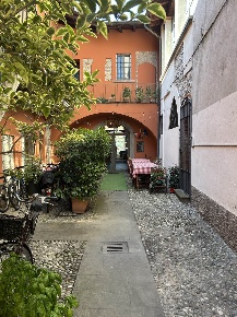 Foto Attività commerciale a Iseo Centro di 290 m² con 6 locali in vendita