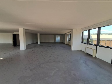 Foto Ufficio a Poggibonsi di 363 m² con 1 locali in affitto