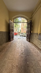 Foto Garage in Via Francesco Paolo Volpe 51, Salerno Centro di 63 m²