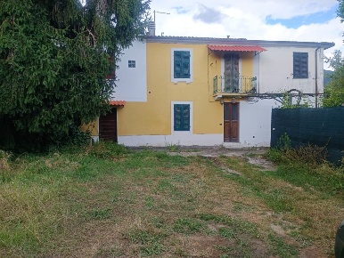 Foto Appartamento a Massa Turano di 80 m² con 4 locali in vendita
